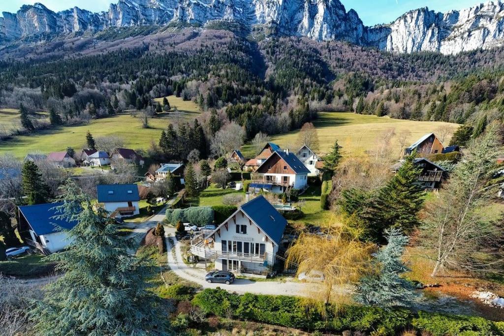 Maison Familiale En Montagne Avec Vue Merveilleuse Sur Le Massif De Belledonne Saint-Bernard  Exteriér fotografie
